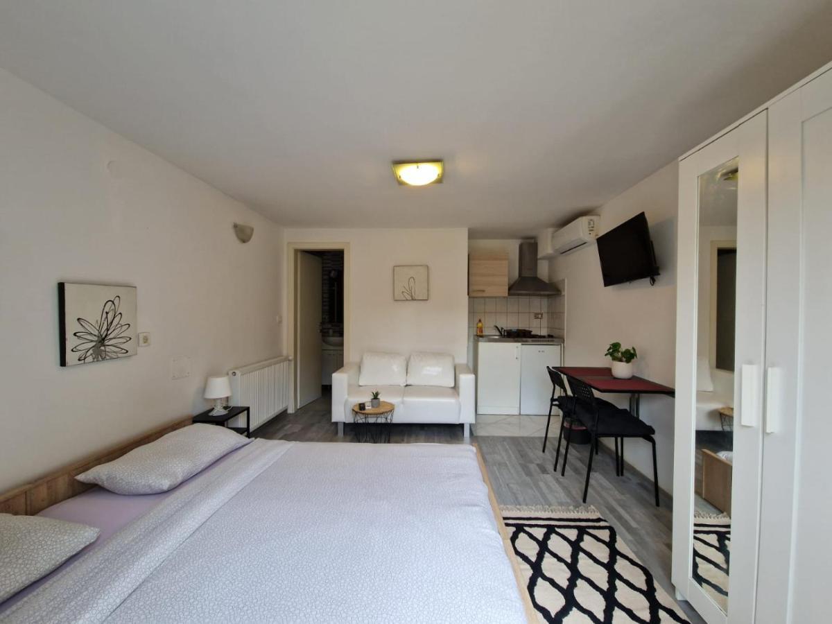 Apartments Luigi Umag Bagian luar foto